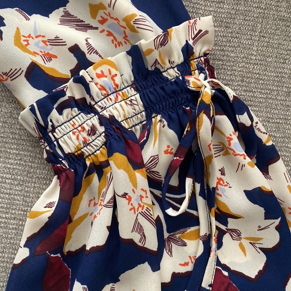 Floral blouse with statement bell sleeves, size M - Picture 2 of 3